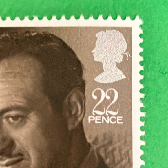 Collectible David Niven 22 Pence UK 1985 Stamp unused - Picture 3 of 9
